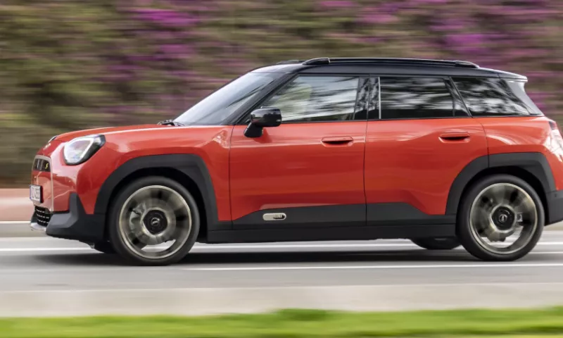 MINI Aceman SE: Powerful Electric Crossover with Cutting-Edge Design