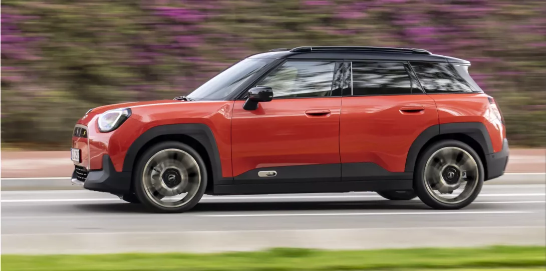 MINI Aceman SE: Powerful Electric Crossover with Cutting-Edge Design